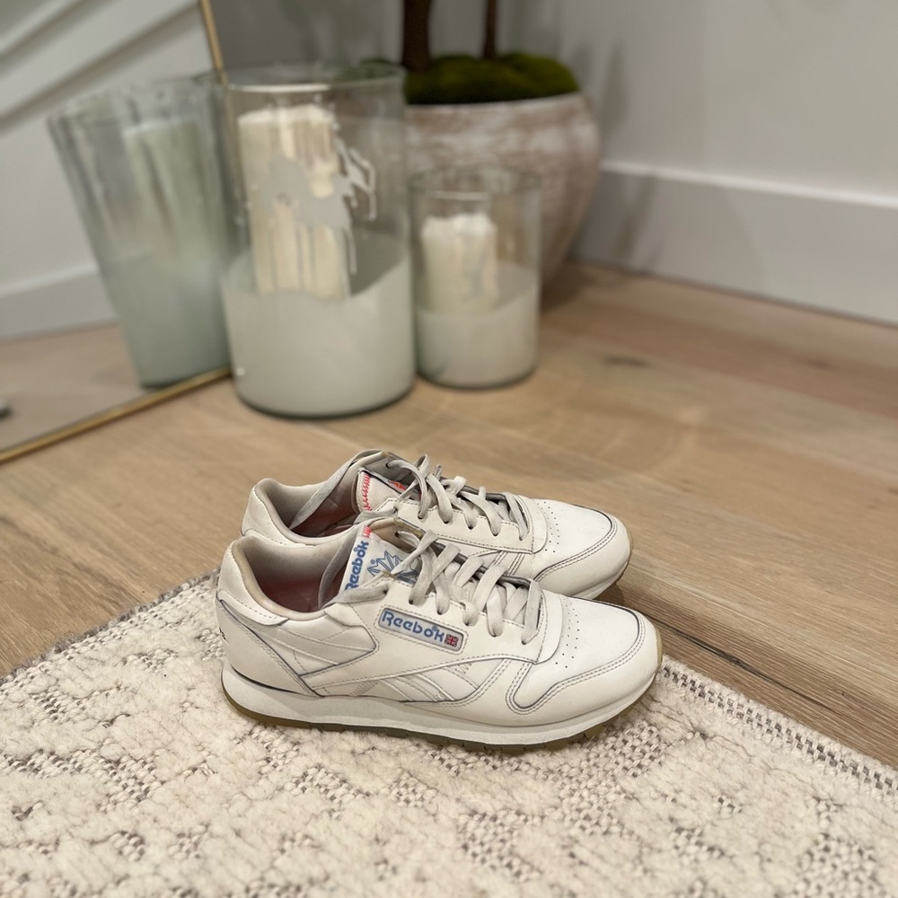 Reebok Women’s Classic White leather 8.5 sneakers